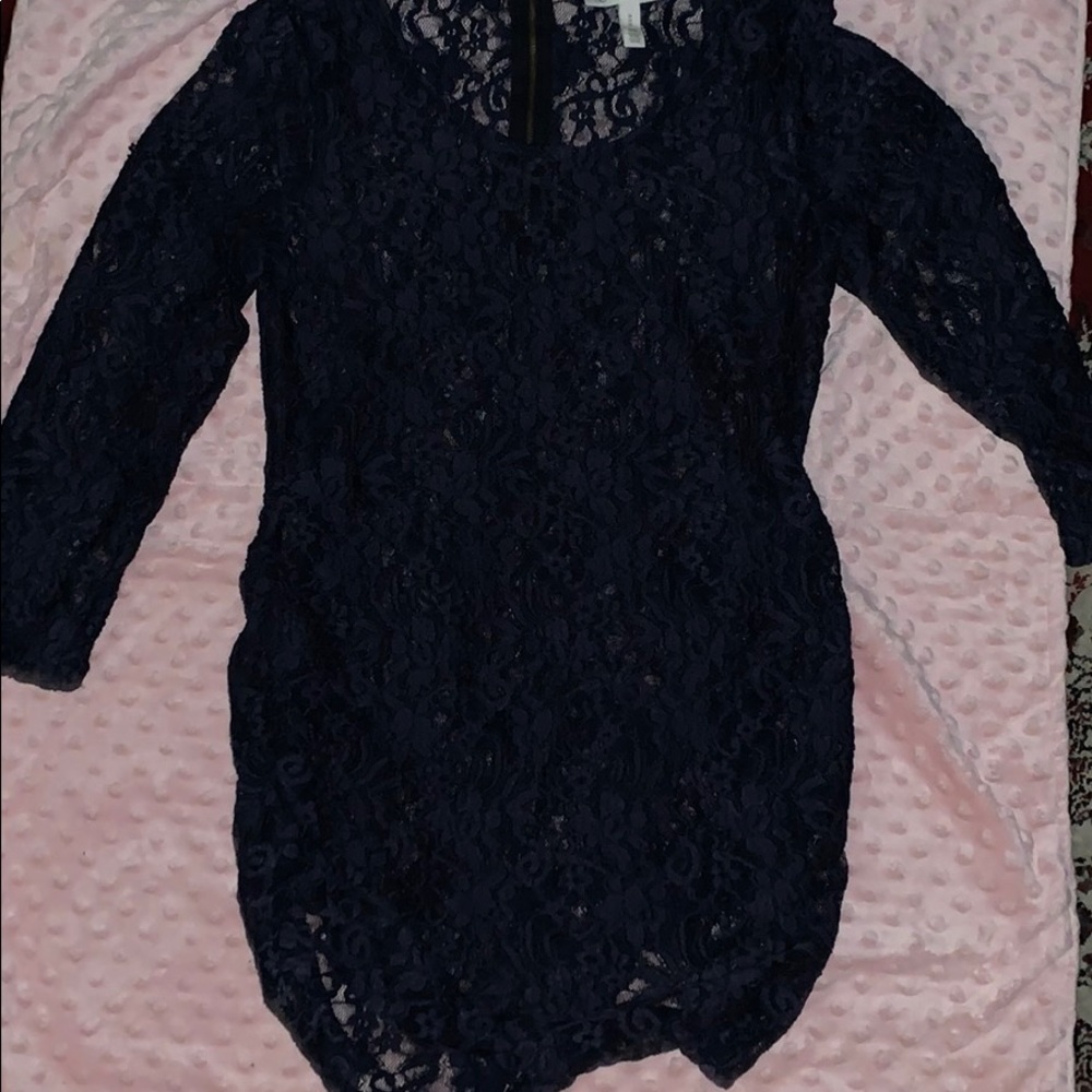 Maternity top, sheer with tang top included.